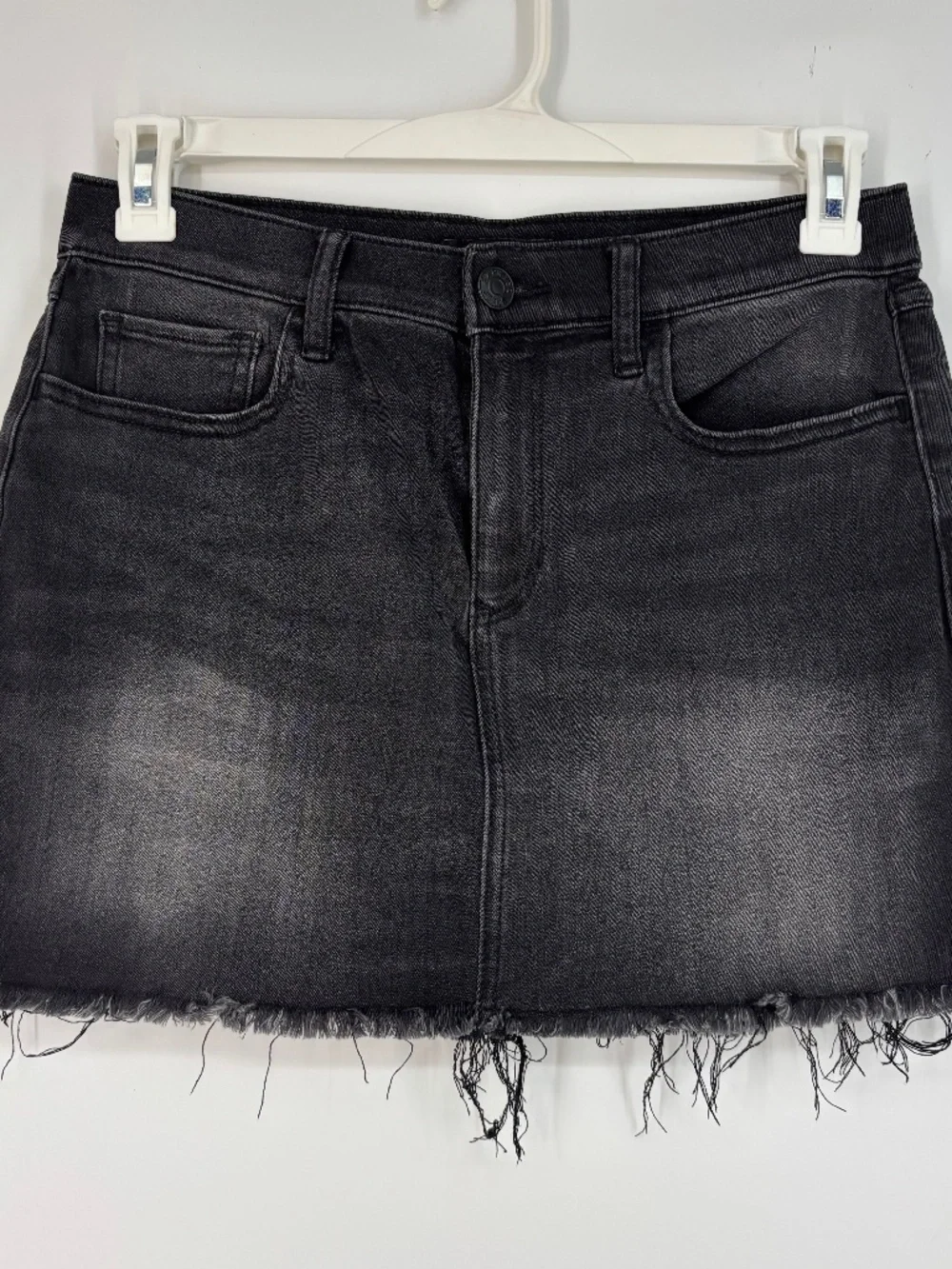 Express Womens Size 8 Denim Mini Skirt Charcoal Gray Wash Frayed Hem Five Pocket